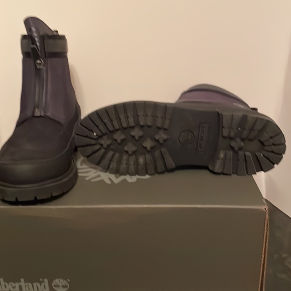 All black women’s Timberland Heritage 6in front zipper boot size 7 slightly used - Picture 2 of 7